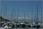 Wenn man vor lauter Bumen den Wald nicht sieht bzw. vor lauter Segelbootmasten den See nicht erkennt, dann drfte es sich um den Hafen von Le Bouveret am Genfersee handeln.
1. Juli 2013