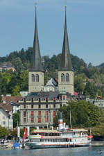 Das Restaurantschiff Wilhelm Tell am Schweizerhofquai in Luzern. (September 2011)