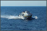 Zwischen Sizilien und den Liparischen Inseln verkehren auch Tragflügelboote. Die 2005 gebaute Antioco ist für die Liberty Lines im Einsatz. Am 21.02.2024 nähert sie sich dem Hafen von Salina.