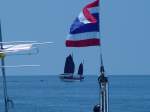 Ebenfalls unterwegs in der Inselwelt der Andaman See ist dieses Segelschiff mit der typischen asiatischen Segelanordnung, auch mit Touristen an Bord, um die Inselwelt zu geniessen (16.04.2006)