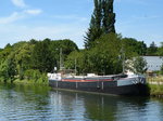 ANJO , das zum Hausboot umgebaute ehemalige Frachtschiff hat am Rhein-Marne-Kanal im Stadtgebiet von Straburg festgemacht, Juli 2016
