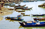 Fischerboote im Hafen von Nah Trang. Bild vom Dia. Aufnahme: Januar 2001.