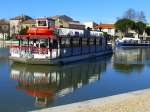 Frankreich, Languedoc, Gard, Aigues-Mortes, das Fahrgastschiff  ISLES de STEL  hat die Tour der Kanäle der Carmargue abgeschlossen. 20.02.2014