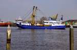 Das Fischerei-Schiff ARM-7, registriert unter der IMO-Nummer 8718938 fährt unter der Flagge der Niederlande. Es wurde 1987 gebaut und läuft hier am 23.04.2015 in den Hafen von Vlissingen ein.