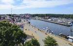 Der südliche Teil des Hafens von Ustka (Stolpmünde) vom Leuchtturm aus gesehen. Aufnahme: 21. August 2020.