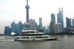 Oriental Pearl  Boot fr Hafenrundfahrten in Shanghai.