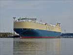 . Autotransporter Morning Lily von Eukor; Bj 2011; IMO: 9446013; L 232,4 m; B 32,3 m; Flagge Panama; aufgenommen im Binnenhafen von Bremerhaven.    08.04.2018  (Hans)