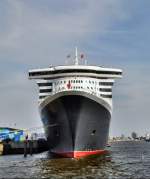 Die  Queen Mary2  ist gerne in Hamburg. Foto 15.08.09 .Hhe 72 m
Lg. 345 m - Breite (ber alles) 45 m - Tg. 10 m - Geschwindigkeit 29,6 Kn
