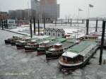 Hamburg am 7.2.2012: die Barkassen der Barkassen Centrale Ehlers an ihrem Liegeplatz im Sportboothafen
