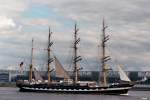 Foto der Krusenstern beim Auslaufen aus dem Hamburger Hafen am 03.06.2012 auf der Elbe in Hhe Hamburg-Blankenese.