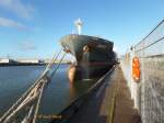 LONGAVI (IMO 9294836) am 8.11.2015, Hamburg, Ellerholzhafen, Kronprinzkai / das Schiff wird hier auf Hapag-Lloyd-Farben umgerüstet / 
Containerschiff / BRZ 42.382 / Lüa 268,8 m, B 32,2 m, Tg 12,5 m / 1 Diesel, SUL  7RTA96C, 40.044 kW (54.460 PS), 24,3 kn,  / 4043 TEU, davon 879 Reefer / gebaut 2006 in Taiwan / Flagge: Liberia, Heimathafen Monrovia / Eigner: CSAV, Valparaiso, Chile / Sept. 2015 von Hapag-Lloyd im Rahmen der Übernahme der CSAV übernommen, umbenannt in QUEBECK EXPRESS, Einsatz im Transatlantikverkehr / Flagge: Deutschland, Heimathafen Hamburg  /