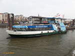ÖVELGÖNNE (2)  (ENI 048 04520) am 13.11.2016, Hamburg, Elbe, am Betriebshof Fischmarkt /
 

Einmann-Fährschiff Typ 2000 / HADAG / Lüa 29,94 m, B 8,15 m, Tg 1,7 m / 2 Diesel, 2 Ruder-Propeller, 12 kn / 250 Pass. / 2006 bei SSB, Oortkaten, Hamburg / 2012 Anbau Wulstbug /

