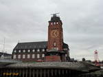 Hamburg am 23.3.2017: Elbe, Seemannshöft /  oben im Turm ist der Wasserstandsanzeiger zu sehen.