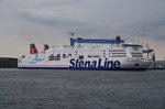 Stena Scandinavica fährt am 21.5.2016 das Wendemanöver im Kieler Hafen.