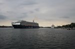 Nachdem die Mein Schiff 4 sich vom Kieler Ostseekai weggedrückt hat nimmt sie nun kurs auf die Ostsee und auf den Hafen Bergen in Norwegen. AIDAvita liegt noch am Ostseekai und wird diesen gegen 20:00 Uhr verlassen. (21.5.2016)