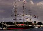 Der Rahsegler  Stad Amsterdam  whrend eines Besuchs in HL-Travemnde. Das Dreimast-Vollschiff wurde von Arbeitslosen und Schulabgngern, in Amsterdam gebaut, im Jahre 2000 fertiggestellt und getauft. (ca. 2000 mSegelflche, 770 BRT)
Aufn. 2003 