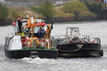 Schifffahrtspolizeiboot OSTE und Deckprahm DP 1043 am 20.10.2020 im Hafen von Lübeck