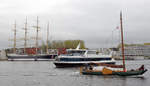 Friese Snik DE OUDE SNIK am 31.10.2020 im Hafen von Lübeck-Travemünde. Mit im Bild: das Fahrgastschiff HANSE und die Viermastbark PASSAT