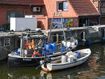 Die Fischereiboote WIS 5 & WIS 008 sind hier in Wismar zu sehen. (März 2022)