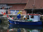 Der Fischkutter WIS-12 hat in Wismar angelegt. (März 2022)