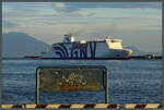 Die 2001 gebaute Fähre GNV Spirit erreicht am 20.02.2024 den Hafen von Neapel. 