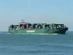 Die  Ever Chivalry , ein Containerschiff luft in den Rotterdamer Hafen ein.