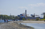 Der Hafen in Świnoujście (Swinemünde) von der Westmole aus gesehen. Aufnahme: 6. Mai 2016.