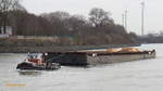 JÖRN (H4028) am 26.2.2014, mit Barge WL 28 im Schlepp, Hamburg, im Köhlfleet  /   Ex- Namen: BILLHAFEN, BAHIA /  Binnenschlepper /  Lüa 18,09 m, B 5,12 m, Tg 2,6m /  1 Diesel , Cummins,