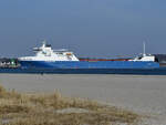 Das Fährschiff THULELAND (IMO: 9343261) bei der Einfahrt in Travemünde. (Priwall, März 2022)