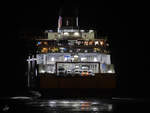 Die Spirit of Britain von P&O Ferries verschwindet in die Dunkelheit.