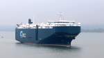 Der Autotransporter Asian Breeze am 20.04.2014 im Hafen von Southampton. Sie ist 164m lang und 28m breit.