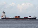 Antje-Russ(IMO-9186405;L=118;B=18mtr) fhrt in den Abendstunden mit ein paar Container bei Cuxhaven Elbaufwrts;090830