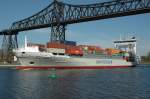 Das Containerschiff  Bianca Rambow (IMO:9297591) Heimathafen Hamburg ein Unifeeder. Hier auf dem NOK in Rendsburg an der Eisenbahnhochbrücke. Fotografiert am 11.04.2011.