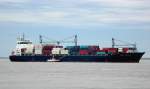 Das Containerschiff  CSAV  TOTORAL  (IMO: 9415296) von Hamburg auf dem Weg nach Chile passiert gerade Brunsbttel. Baujahr: 2008, Lnge  211m, Breite  32m , 12m Tiefgang  und bringt es auf  21,6 Knoten. Noch hngt das Lotsenboot dran um den Lotsen von Bord zu holen.