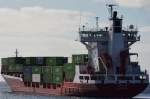 SPICA Hamburg deutscher Containerfeeder mit 700 TEU-Stellplätzen, Russland-Linie. Im Hafen von Arrecife nach Löschung seiner Ladung verlässt es am 17.12.2012 den Hafen.