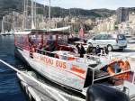 Dieses Elektroboot mit Namen  Bateau Bus  ist eine kleine Fhre im Hafen von Monaco.