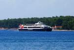 Katamaran KRILO CARBO (Baujahre 2012)ist ein Passagierschiff und fährt unter der Flagge von Croatia (IMO: 9622708, MMSI: 238398840). in Cres am 15.9.2015