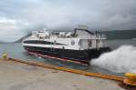 Katamaranschnellfhre ,,Salten‘‘ Heimathafen Narvik verlsst gerade den Hafen von Nesna. 02.07.2012.