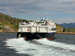 Katamaranschnellfähre ,, Steigtind‘‘ Heimathafen Narvik verlässt gerade den Hafen von Bodø. Gesehen am 27. Juni 2016.