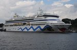 AIDAaura kam am Morgen des 29.6.2016 von einer 4-tägigen Kurzreise wieder nach Kiel.