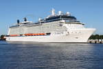 Die Celebrity Silhouette der Reederei Celebrity Cruises lag am Morgen des 06.06.2018 in Warnemünde.