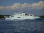 MS Monet von Elegant Cruises verlt den Hafen von Pula (Kroatien).