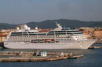 Kreuzfahrtschiff 'Sirena' von Oceania Cruises im Hafen von Livorno am 19.07.2017.
Schiffsregister: Marshall-Inseln.
