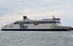 Spirit of Britain, ein Fhrschiff von P&O mit Heimathafen Dover, hier im Hafen von Calais am 23.05.2013. Gesamtlnge: 210 m, Passagiere: 1.750, Fahrzeuge: 1.059 Pkw oder 180 Lkw