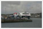 HSS Stena Explorer im Hafen von Holyhead, Anglesey Wales UK. Stena Line Fhrverbindung: Holyhead - Dun Laoghaire Schiffstyp: Schnellfhre Lnge: 127 m Breite: 40 m Baujahr: 1996 PKW: 360 Passagiere: 1 500  
