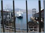 Zeit ist Geld scheint hier die Devise zu sein. Whrend des Auslaufens aus dem Hafen von Messina wird die Bugklappe verschlossen. (05.08.2006)