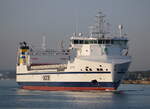 Das RO-RO Schiff Bore Wind auf dem Weg von Rostock-Seehafen nach Rauma beim Auslaufen am 01.05.2024 in Warnemünde