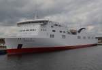 Stena Flavia,  ein RORO-Fhrschiff aus London bei Ladettigkeiten im Hafen von Travemnde am 27.04.2013