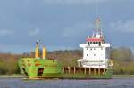 In einem schön leuchtenden Grün kommt die Anna Lehmann IMO-Nummer:9225562 Flagge:Antigua und Barbuda Länge:90.0m Breite:14.0m Baujahr:2000 Bauwerft:Frisian Shipbuilding