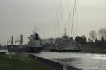 Ein Frachtschiff, OSC Rotterdam  (IMO: 9277333) mit Heimathafen Groningen. Fotografiert auf dem Nord-Ostsee-Kanal bei Rendsburg. Ein schöner Anblick mit der Schwebefähre unter der Eisenbahnhochbrücke  am 11.04.2011.